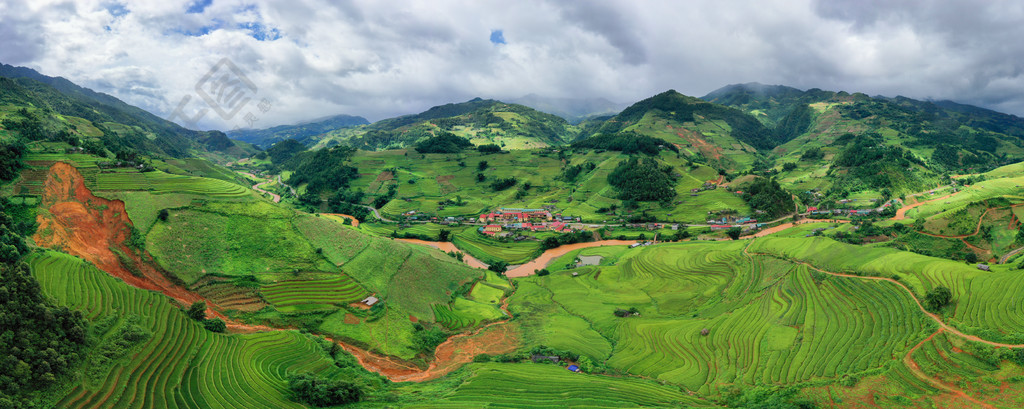 或mucangchai农村地区的绿色农田亚洲日落时的山丘山谷自然景观背景