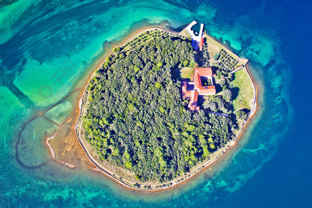 科斯琼亚得里亚海的kosljun岛在普纳特湾鸟瞰图克尔克岛克罗地亚的克