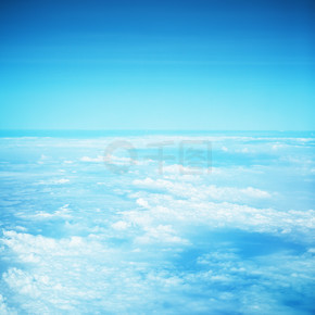 藍天上的云，從飛機上看