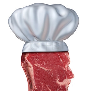 燒烤廚師食品概念與紅肉牛排形狀為頭戴烹飪帽作為夏季燒烤的象征，在后院聚會或餐廳隔離在白色。