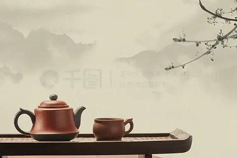 水墨画背景下的茶具