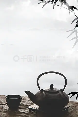 竹子背景下的茶壶