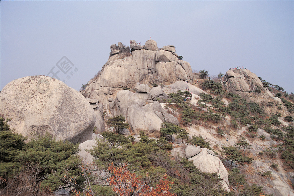 自然户外高山岩石山峰山顶石头天空天空树木没有人自然之美彩色图像