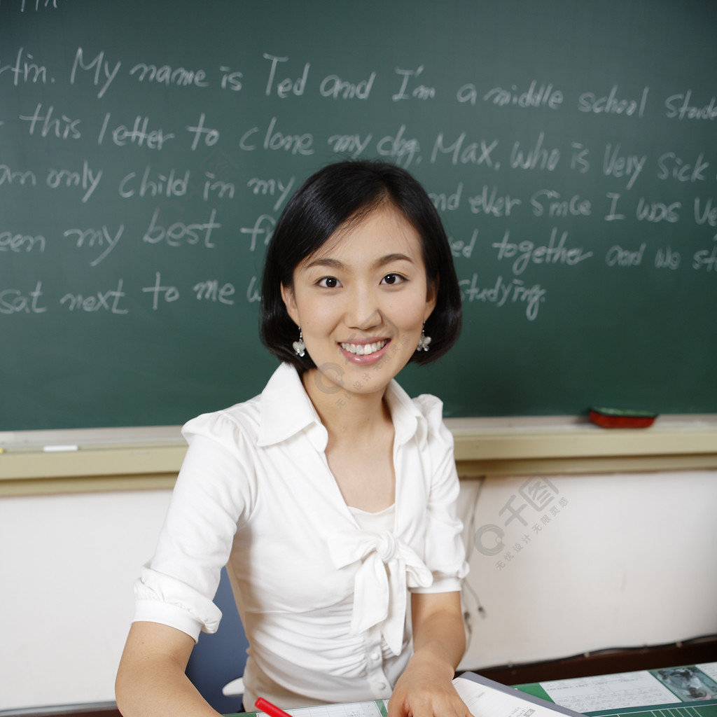 黑板粉笔中国人类可爱的英语橡皮擦女性女孩手高日本日本韩国韩国中间