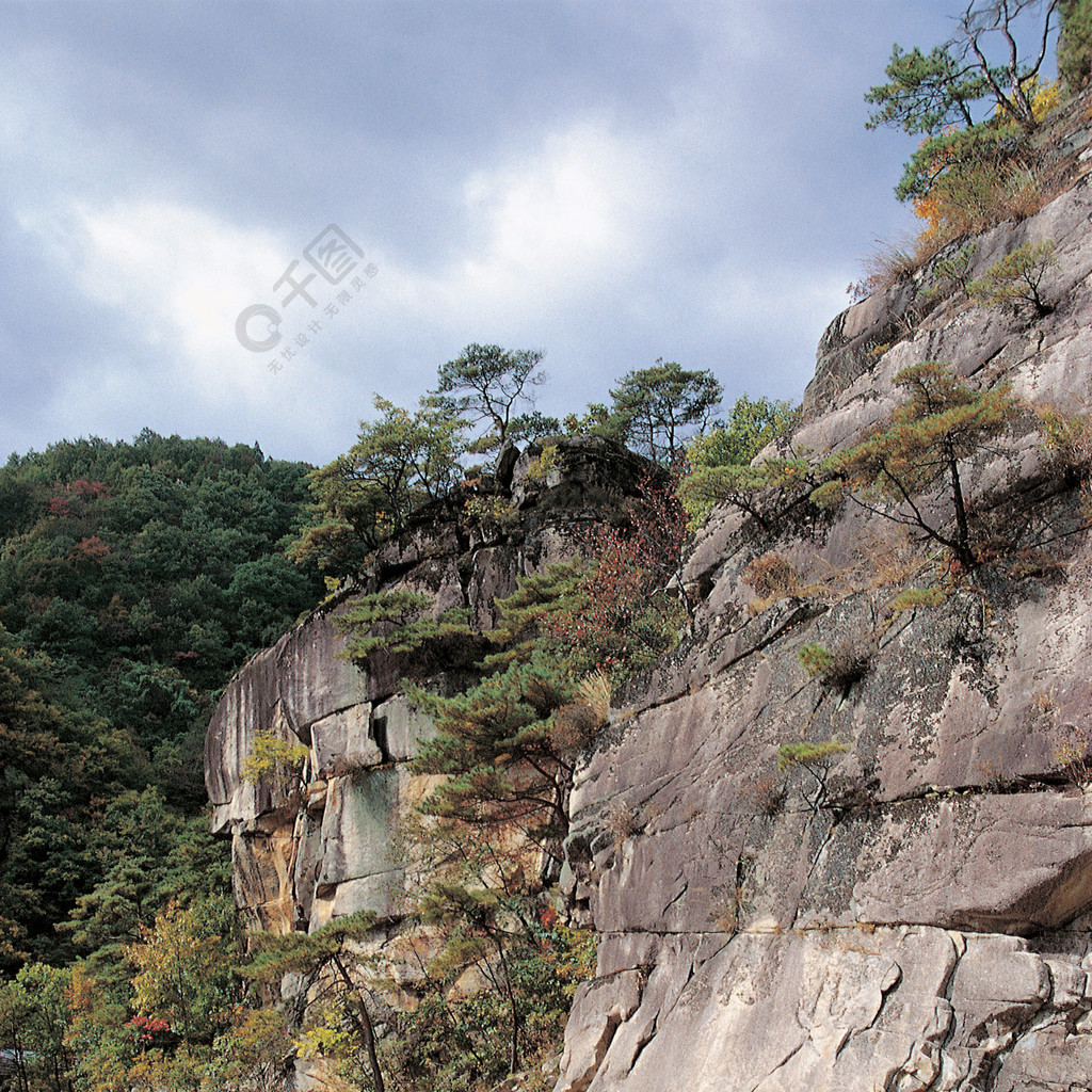 自然户外高山岩石山峰山顶石头天空天空树木没有人自然之美彩色图像