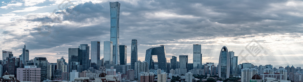 北京国贸楼群日落耶稣光全景