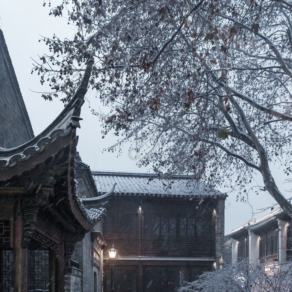 冬天雪景下雪飘雪南京旅游老门东古建筑