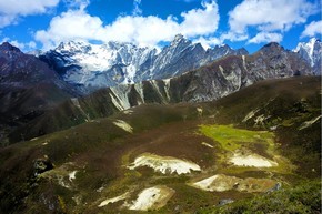 藏北高原上的雪山