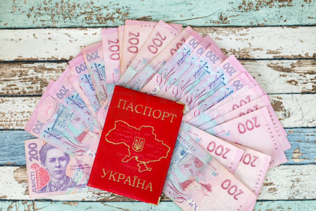 国内乌克兰护照与 hyrvnias 顶视图