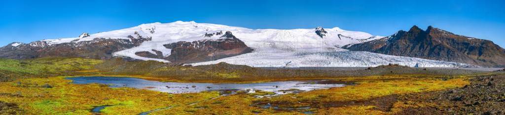 Panoramic View of Fjallsarlon Glacier Lagoon and colour moss at