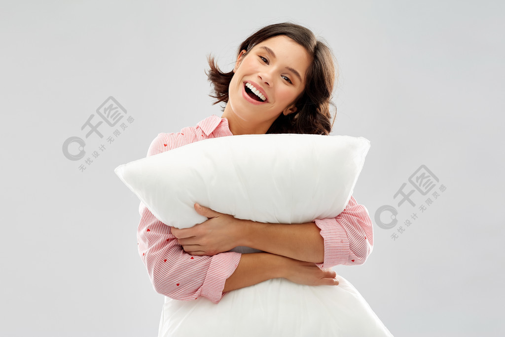 女人,穿着睡衣抱着枕头人物形象免费下载_jpg格式_5760像素_编号3873
