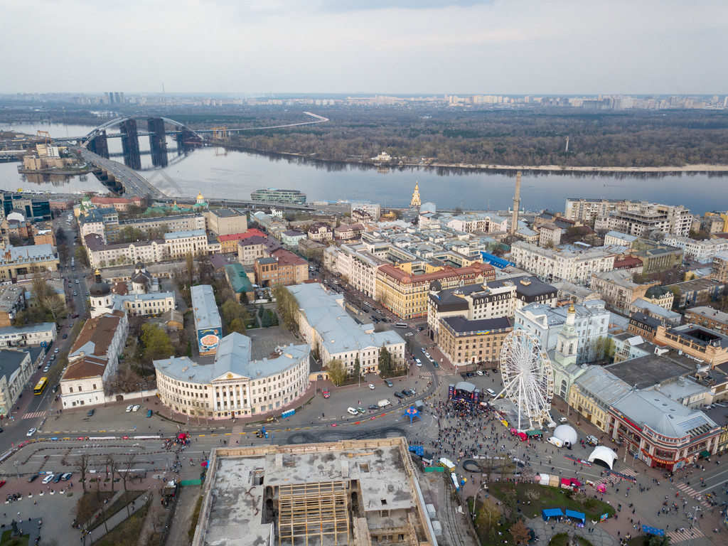从无人机的鸟瞰图对基辅内河港的鸟瞰图基辅莫希拉国立大学学院旅游区