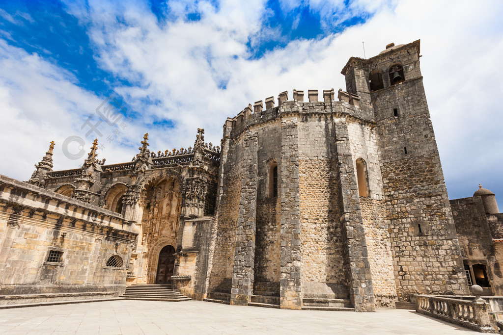 基督勋章修道院是葡萄牙托马尔的宗教建筑和罗马天主教建筑