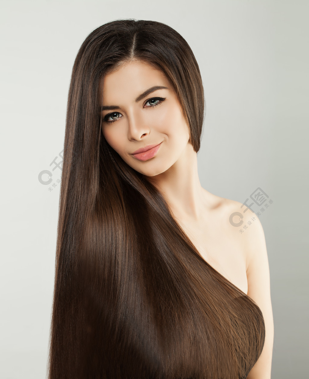长头发发型的黑发模特女人
