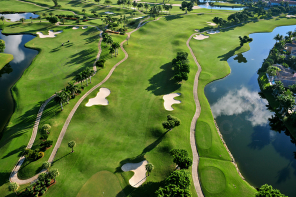 鸟瞰的漂亮佛罗里达州市政高尔夫球场