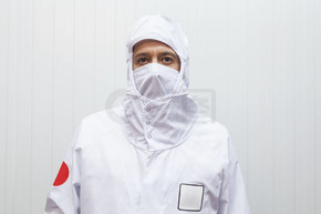 條例規定的工人穿著衛生工作服的特寫肖像