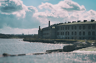 在 Talllinn，愛沙尼亞的舊蘇聯監獄.