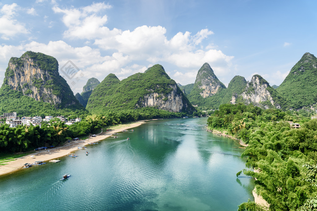 漓江(丽江 在风景秀丽的喀斯特山脉之中 中国