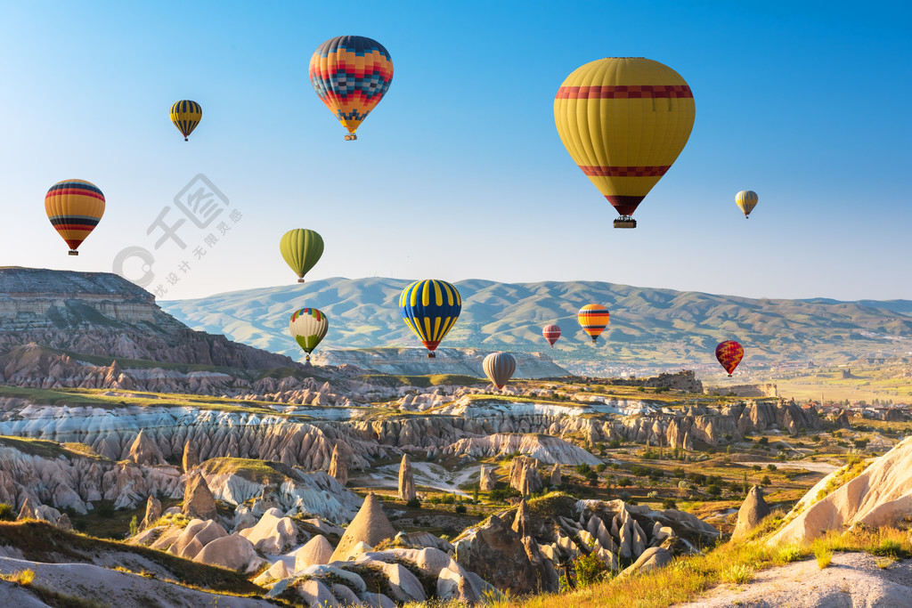 热气球飞越卡帕多细亚,土耳其