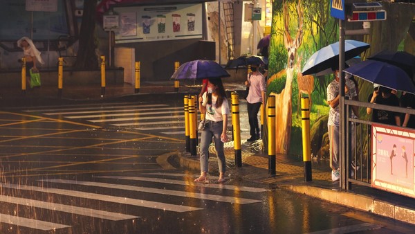 【下雨天行人】圖片免費下載_下雨天行人素材_下雨天行人模板-千圖網