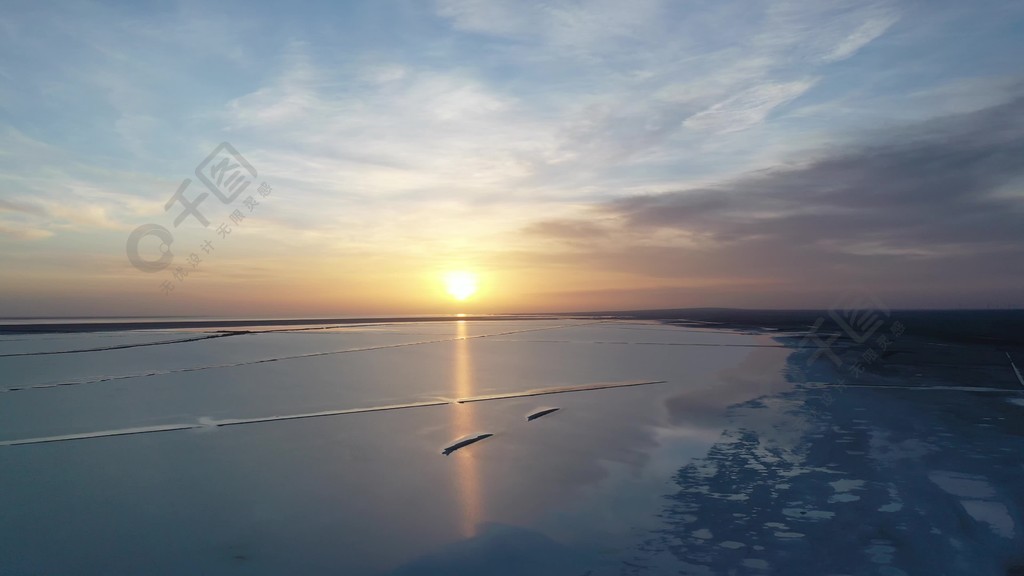 青海海西水上雅丹景區日落環繞2