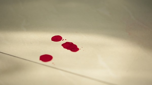 瓷砖地上的血图片图片
