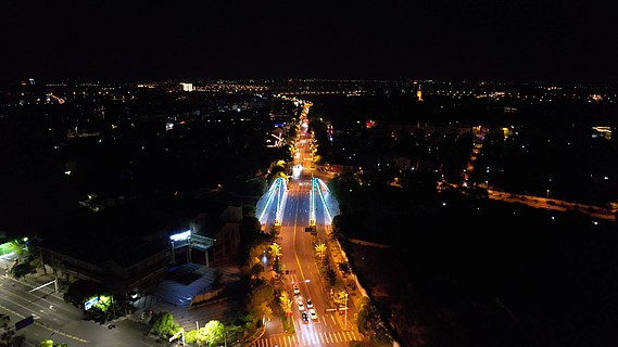 航拍江苏镇江长江路夜景