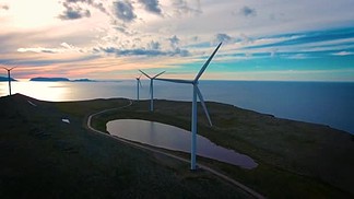 电力生产北极风<i>车</i>查看 havoygavelen 风<i>车</i>公园哈沃于松北部挪威航拍画面