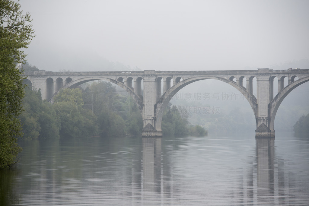 λŷͼԶ޺ϵ Entre os Rios  Ponte de Pedra š׹ϣ2019  4 ¡ŷ  DOURO ENTRE OS RIOS