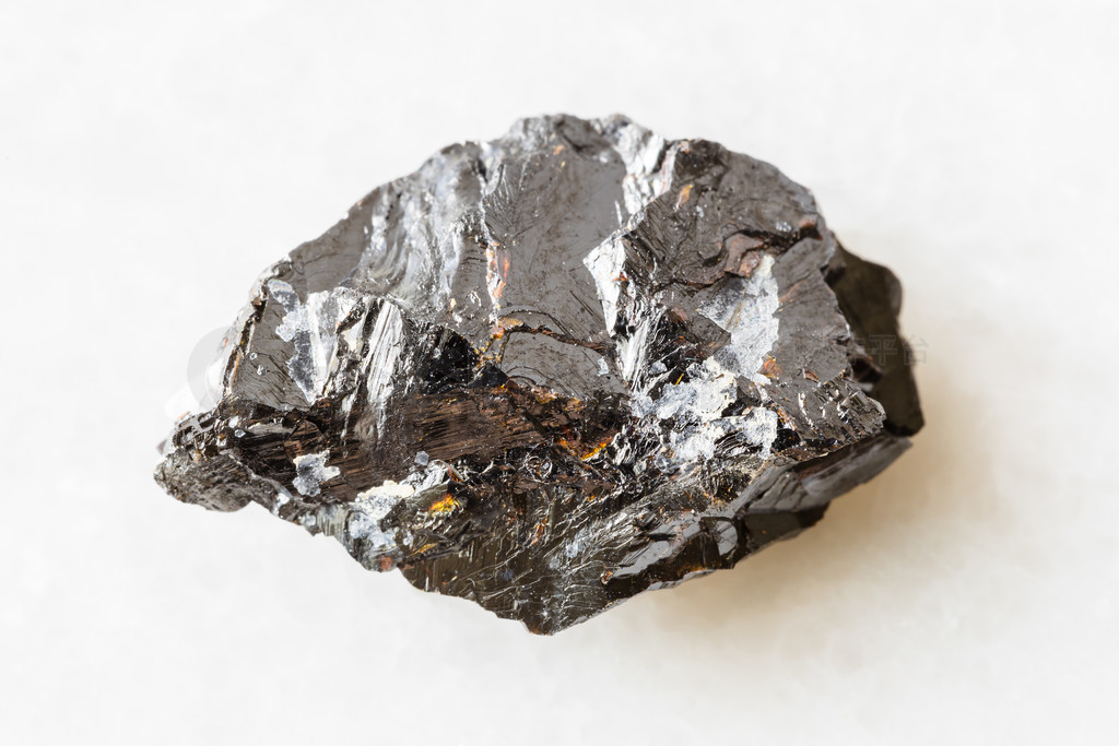 ʲɼȻƷд  ˹߽ڸ˹˰ɫʯδ׹п (zink blende) ʯ