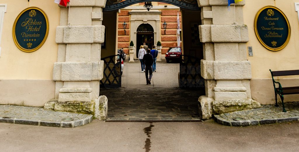 Durnstein, Wachau/Austria 11.04.2014: 紺ڰµߺӹȵ Durnstein ־ۡοСխĽֵߡ紺µߺɽȶŶ˹̹־