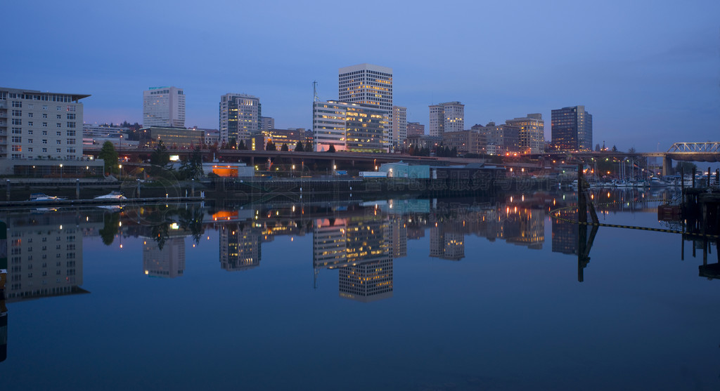 海滨高清图片_Thea Foss Waterway 横跨塔科马华盛顿海滨_风景名胜免费下载_jpg格式_6048像素_编号41893348-千图网