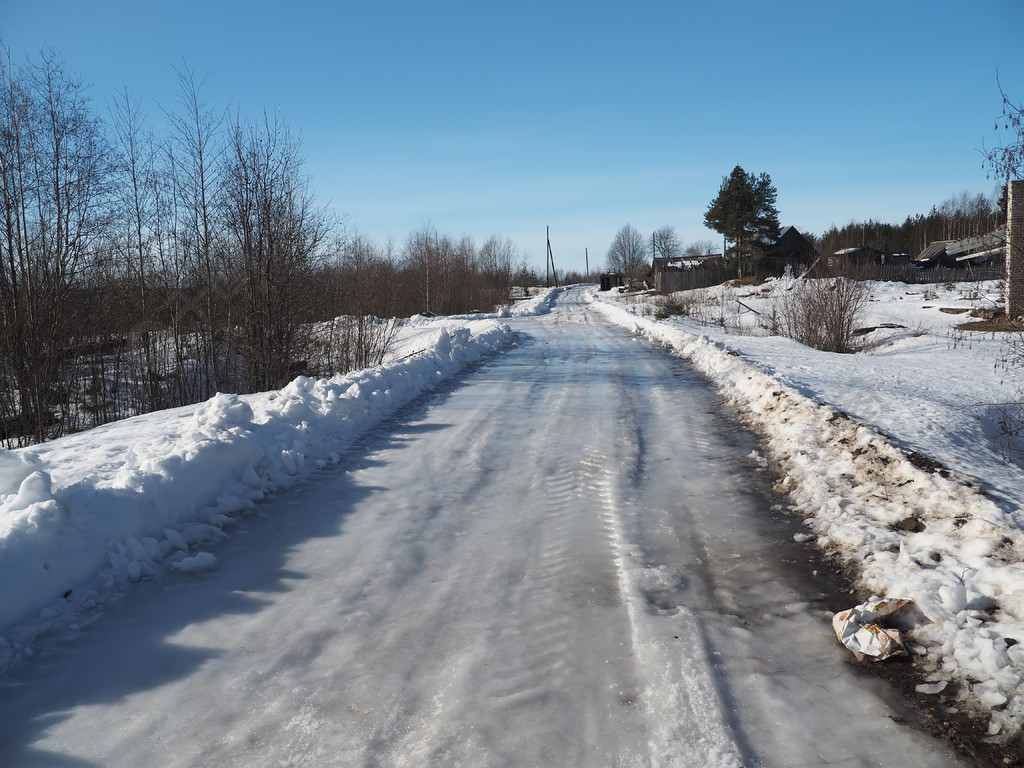 冬季村庄的道路
