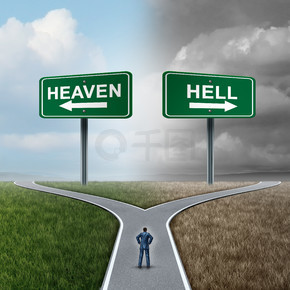 天堂和地狱的十字路口生活选择作为一个人站在道路的岔路口,天堂和