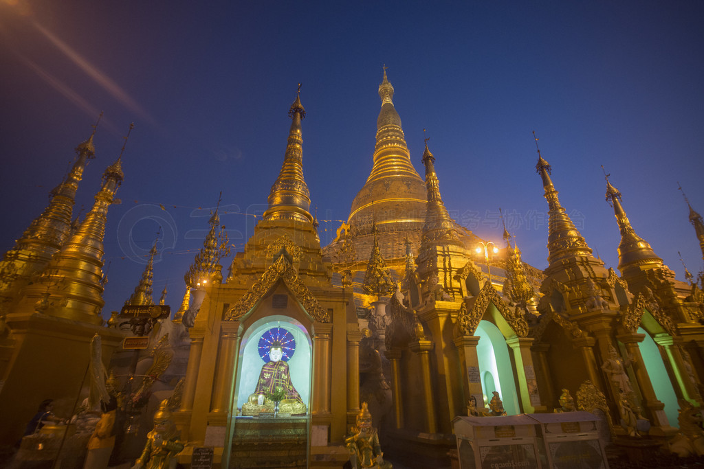 Ľ.. ASIA MYANMAR YANGON SHWEDAGON PAGODA