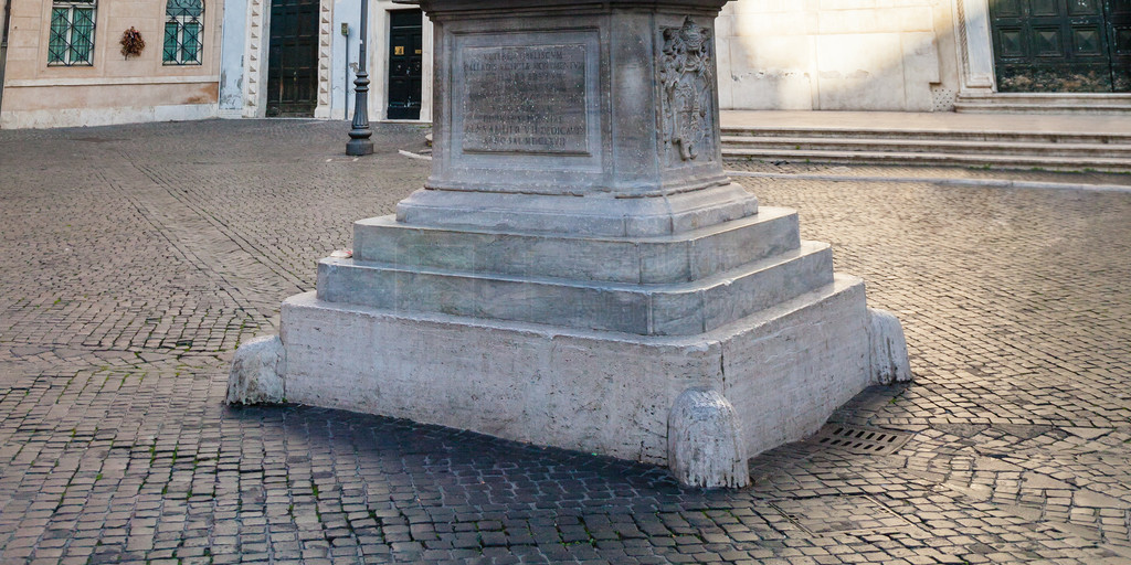 ǰ-ĴͷⱮϷʥ (Church Santa Maria sopra Minerva) еĹ㳡 Piazza della Minerva