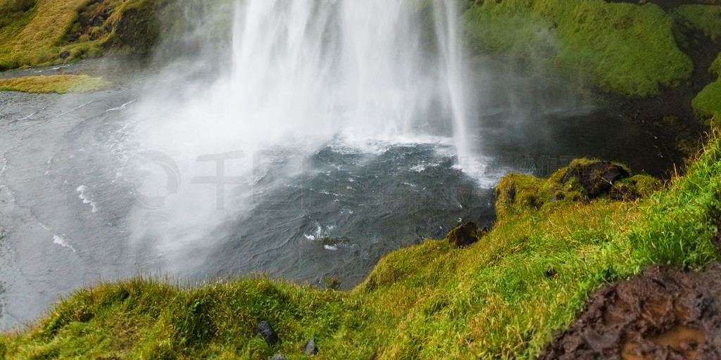 ǰ  9 ڱϺĿʹ԰ Seljalands  Seljalandsfoss ٲĲྰ