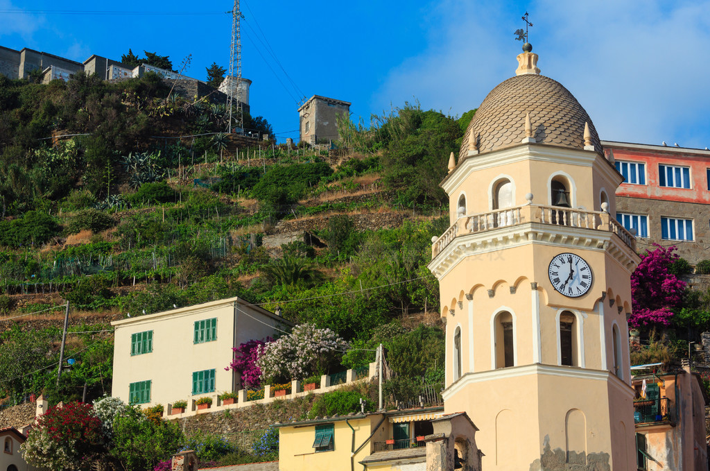 ļҹ Vernazza - ҹ԰ׯ֮һǺͶϵ½֮䡣