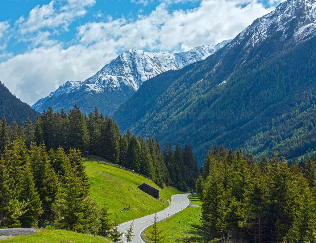 ļɽɽϵɼֺС·Silvretta ˹ɽµ