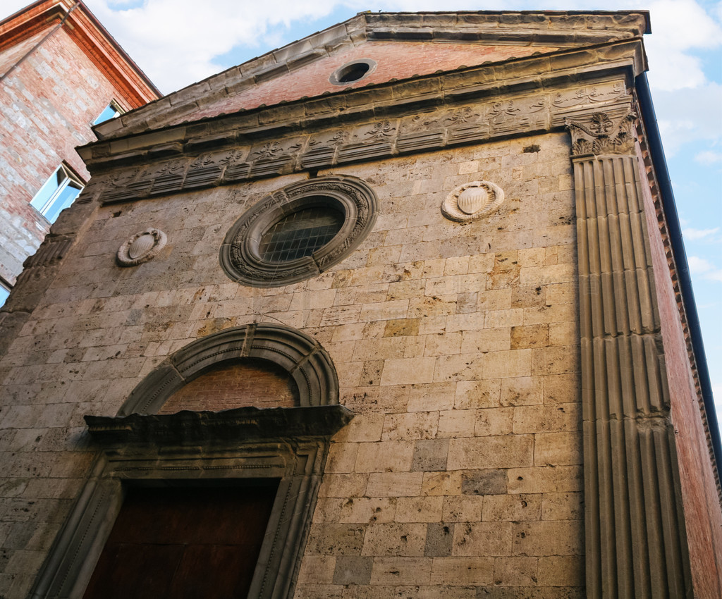 ǰ  Үе Via Banchi di Sopra ϵѩʥǽ (Santa Maria delle Nevi) 