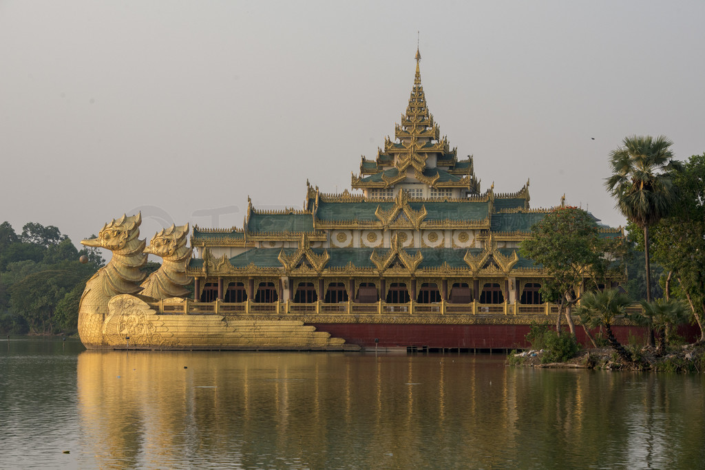  Kandawgyi ϵ Restaurant Karaweik.. ASIA MYANMAR YANGON KANDAWGYI LAKE RESTAURANT KARAWEIK