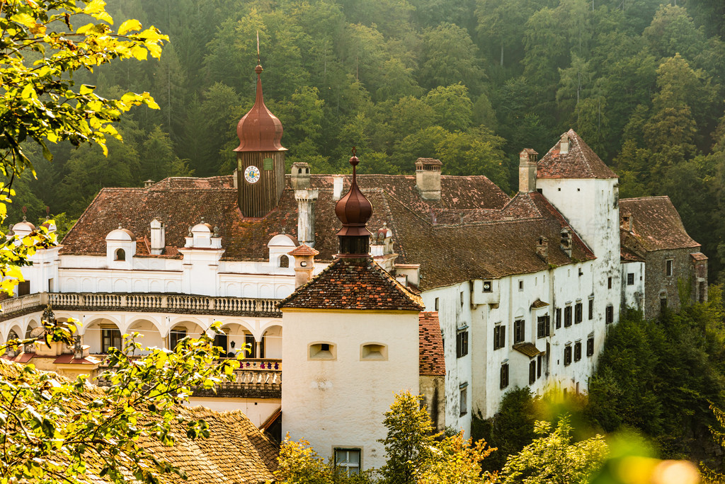 Schloss HerbersteinµʩݵĿĵءǱλɭУΧԶСSchloss HerbersteinµʩݵĿĵ