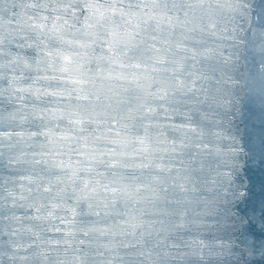 具有有趣结构晶体宏的冰川冰块。冬天背景。