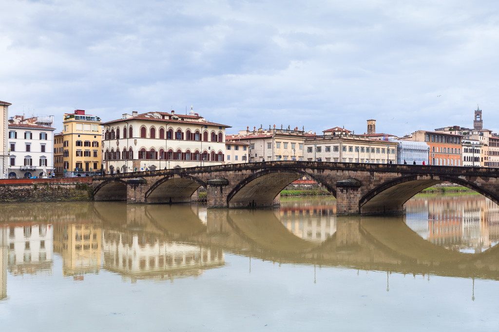 ǰ  ＾ڷаŵϵ Ponte alla Carraia