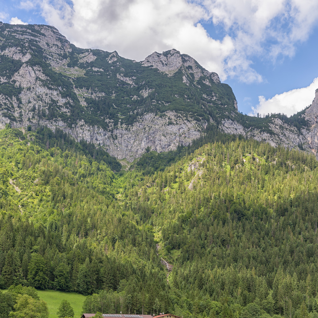 ͷǰ˹ɽķܸ Hintersee ʻʢľƵꡣͷǰ˹ɽķܸغ (Lake Hintersee) ;Ƶ