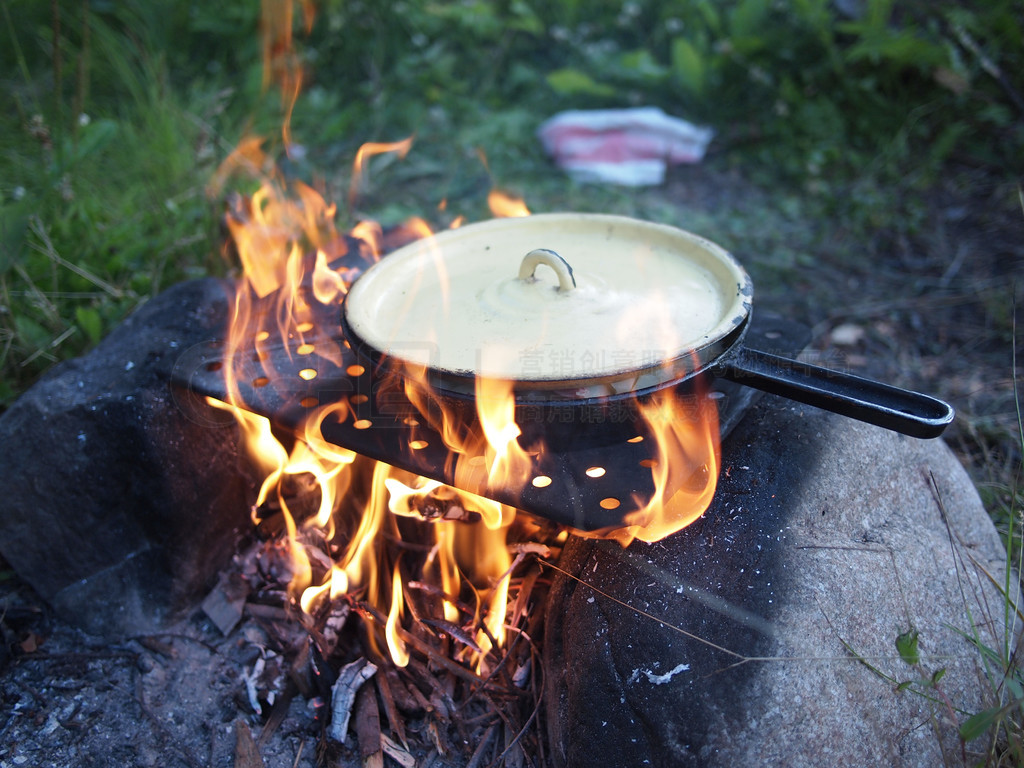 煮熟的苦瓜或卡雷拉萨布齐在碗里食用图片下载 - 觅知网