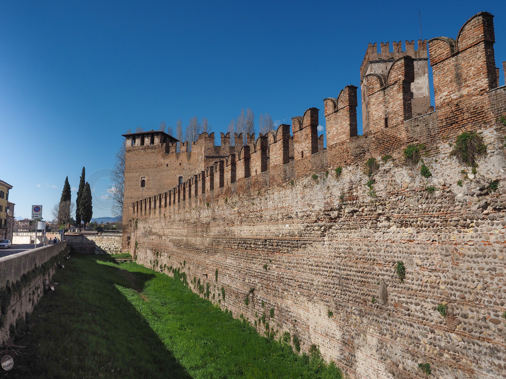 Ponte di CastelvecchioΪϳǱţ Ponte ScaligeroΪ Scaliger ţάɵİϽܺϡ Castelvecchio άɵ