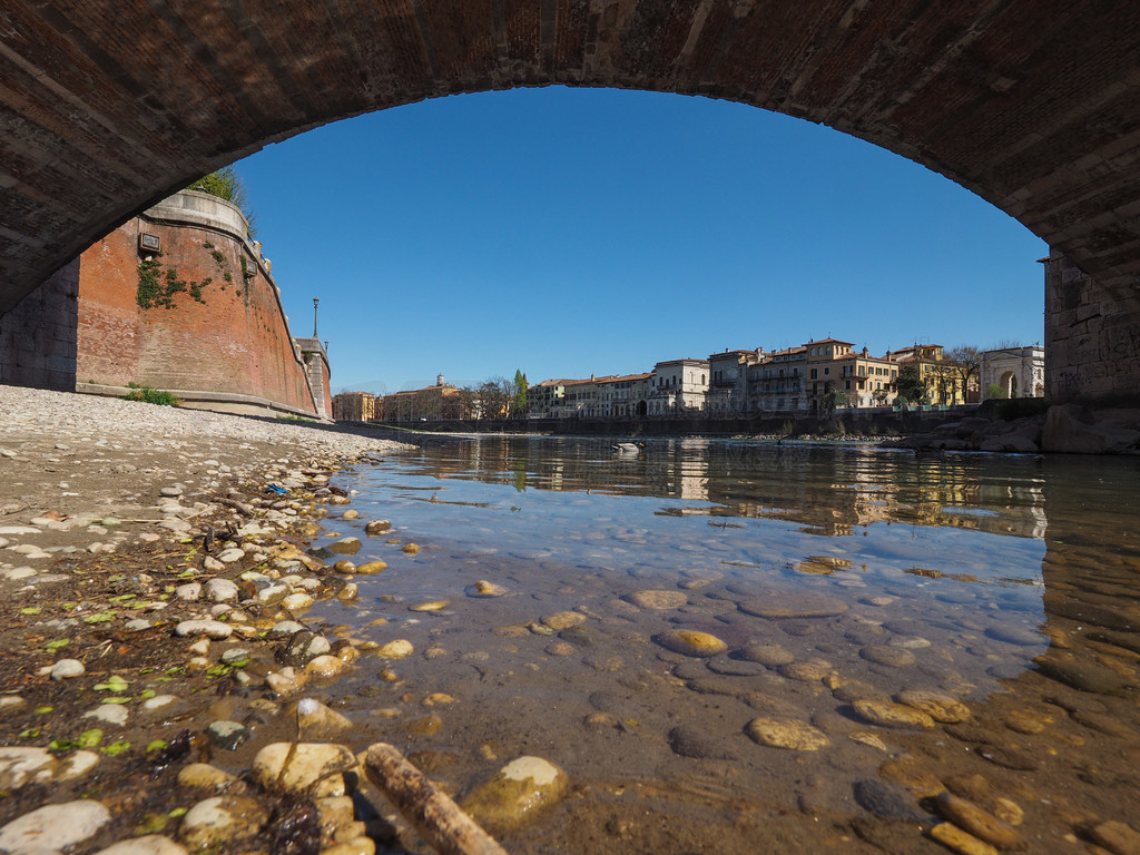 Ponte di CastelvecchioΪϳǱţ Ponte ScaligeroΪ Scaliger ţάɵİϽܺϡ Castelvecchio άɵ