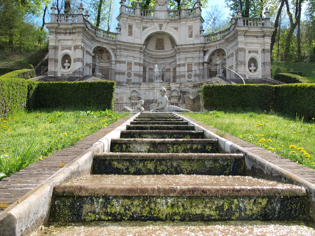  ɱ Cascatella della Naiade (Ȫ)  Villa Della Regina, , 