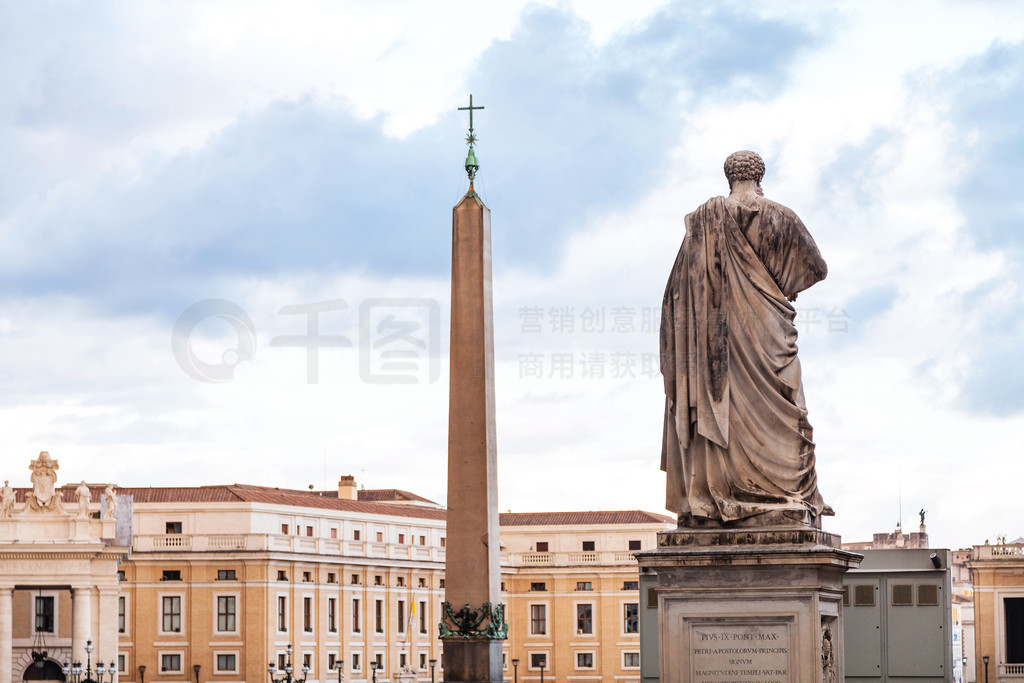 ǰ  ٸԳǵʥ˵ù㳡 (Piazza San Pietro) ʹͽ˵õʹʮּܵķⱮ